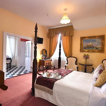 Abbeyville House 5*